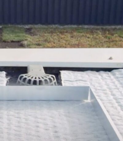 Aanleggen scheidingsprofiel voor groendak